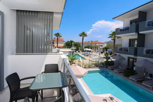 Family Apartment Pool View